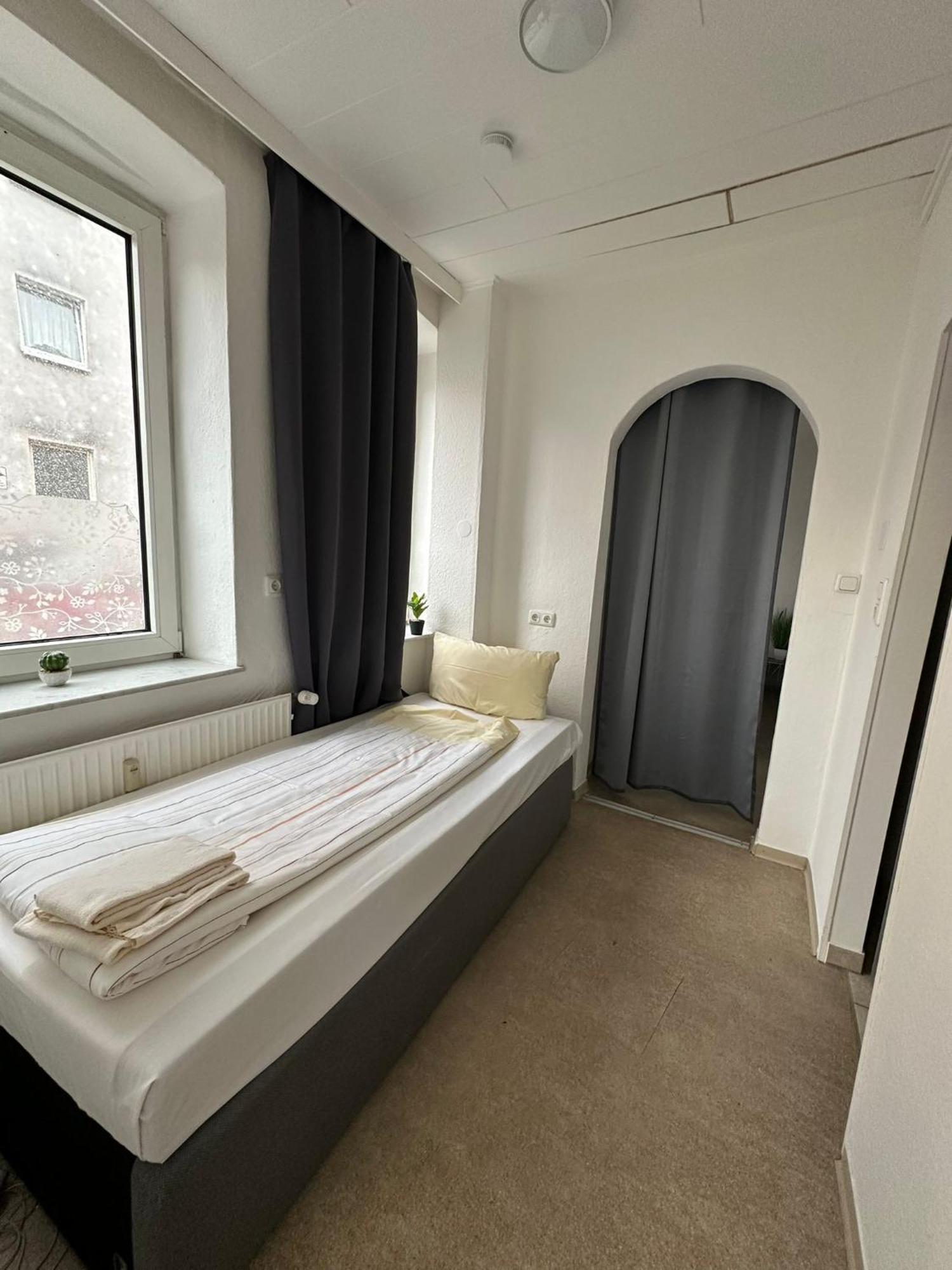 Apartment Monteurwohnungen Naehe Holsten Galerie *