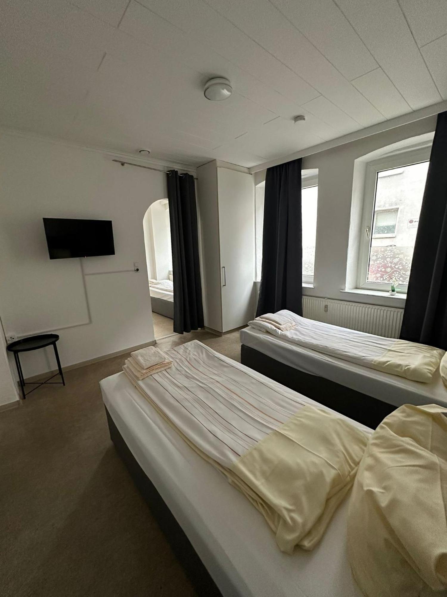 Apartament Monteurwohnungen Naehe Holsten Galerie *