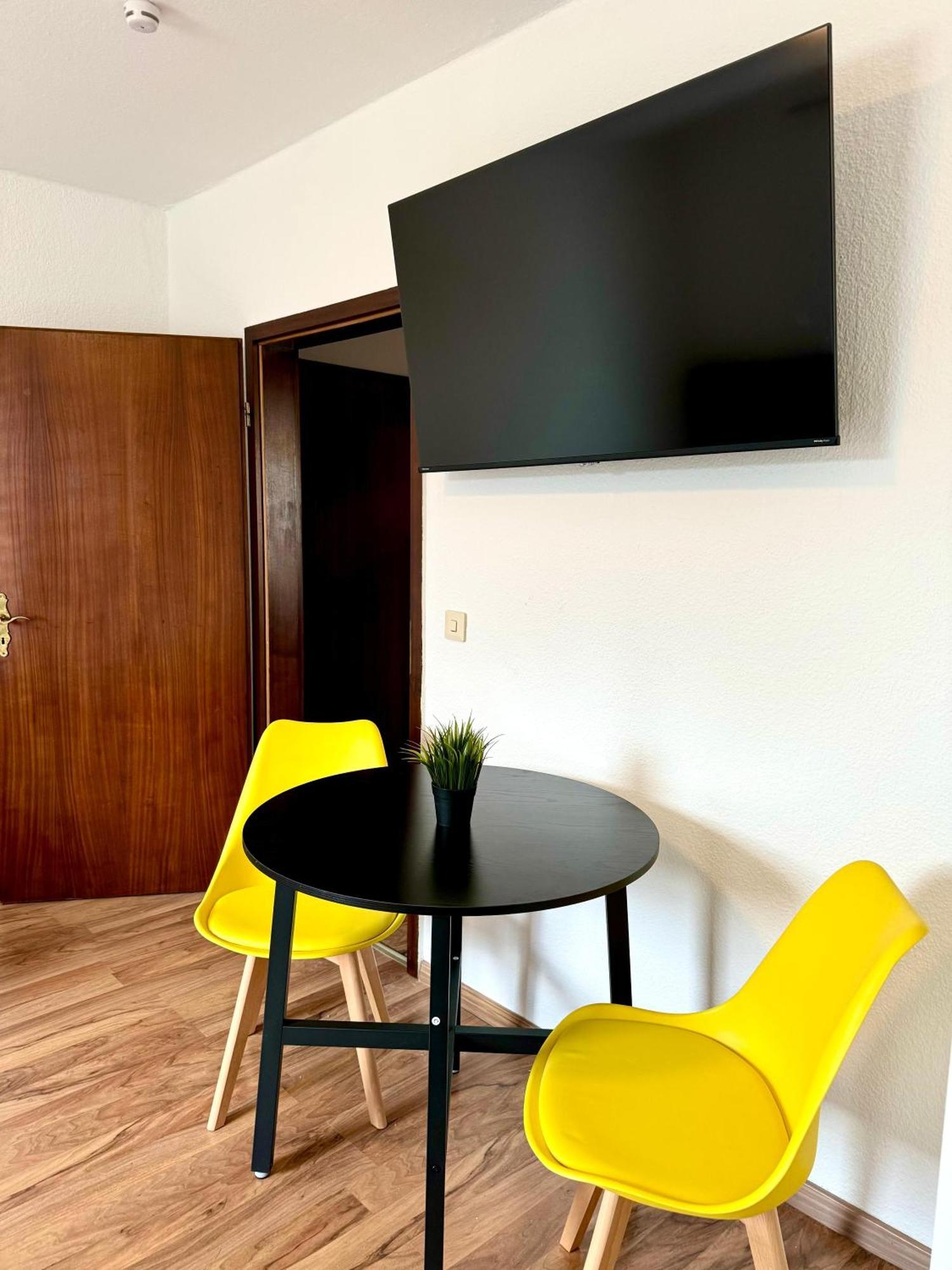 Monteurwohnungen Naehe Holsten Galerie Apartment *